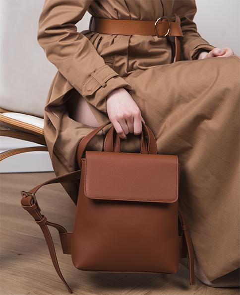	Лаконичный рюкзак	Obi S коричневого цвета	из двухсторонней экокожи	— коллаборация с NNedre